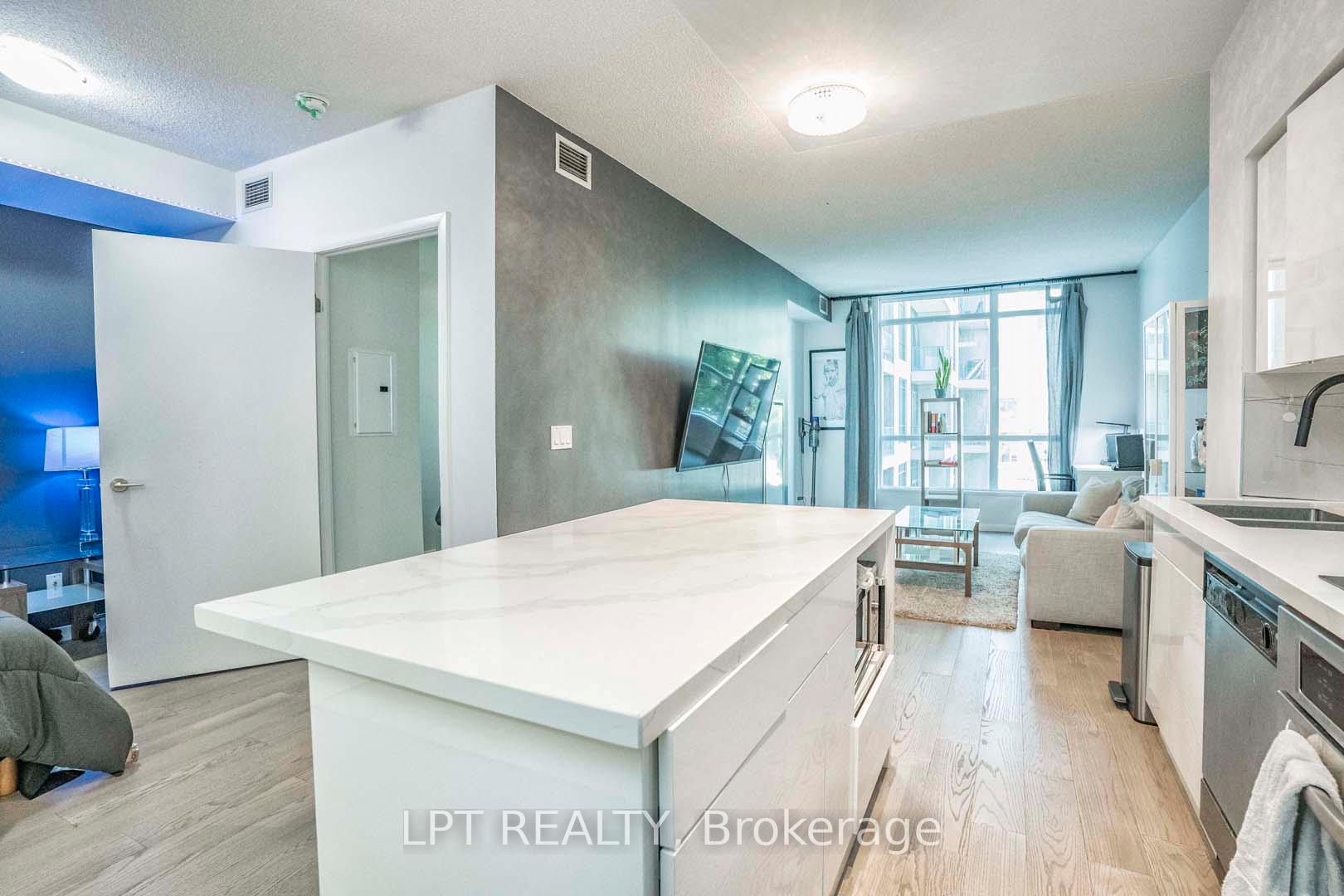 2 Bedrooms Condo at 215 Fort York, Toronto For sale
