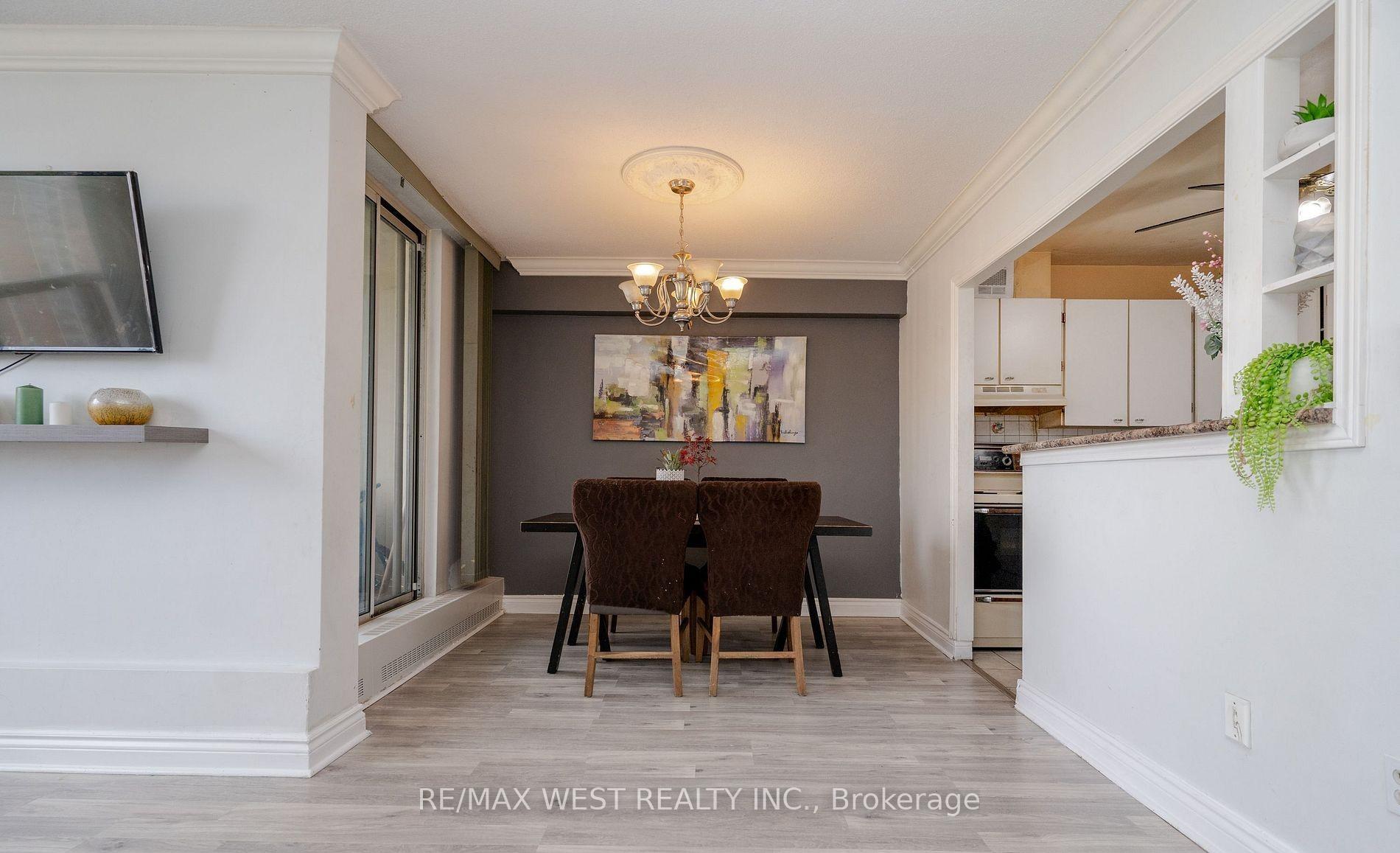 2 Bedrooms Condo at 60 Pavane Linkway, Toronto For sale