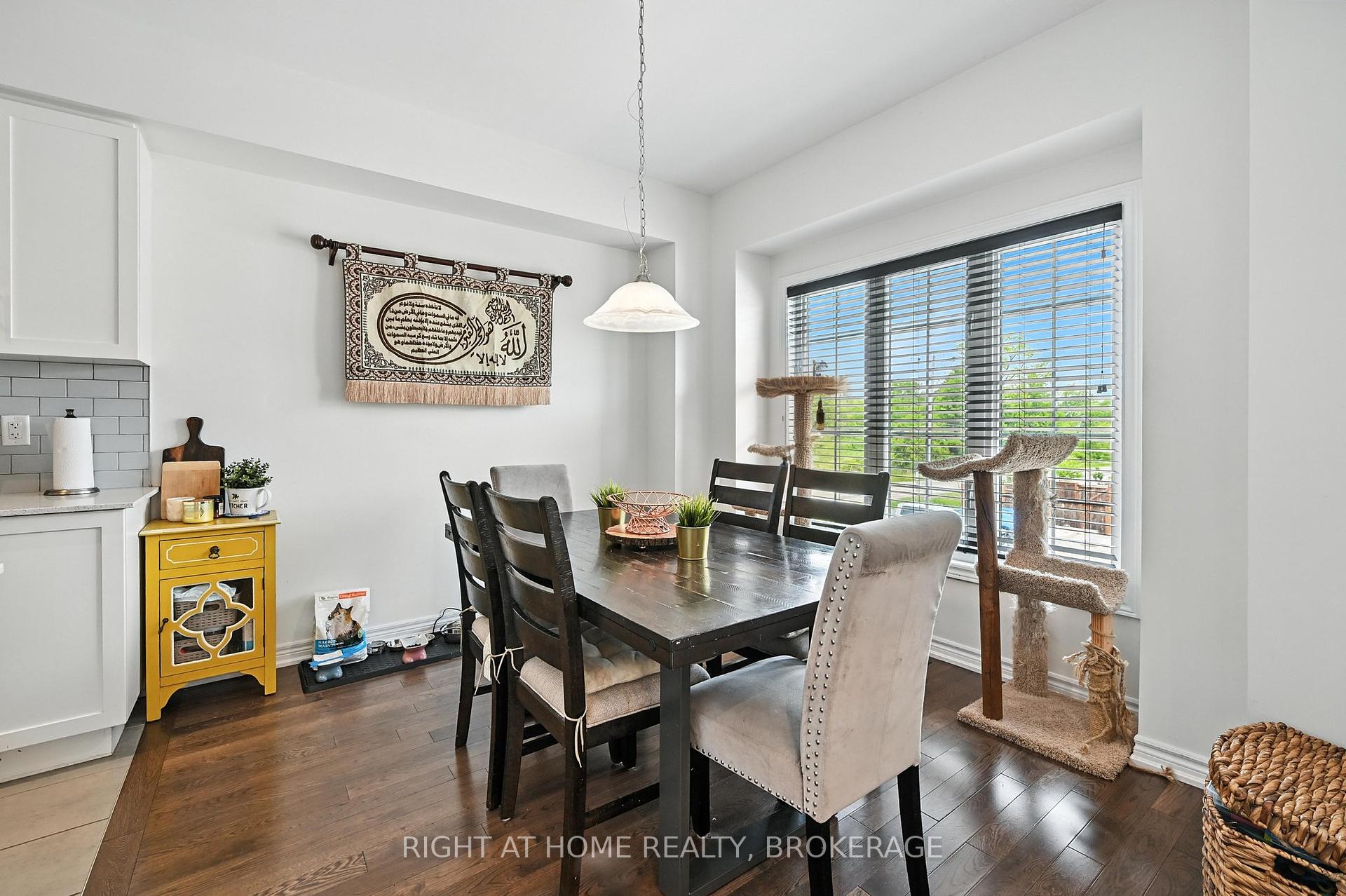 2 Bedrooms Condo at 377 GLANCASTER, Hamilton For sale