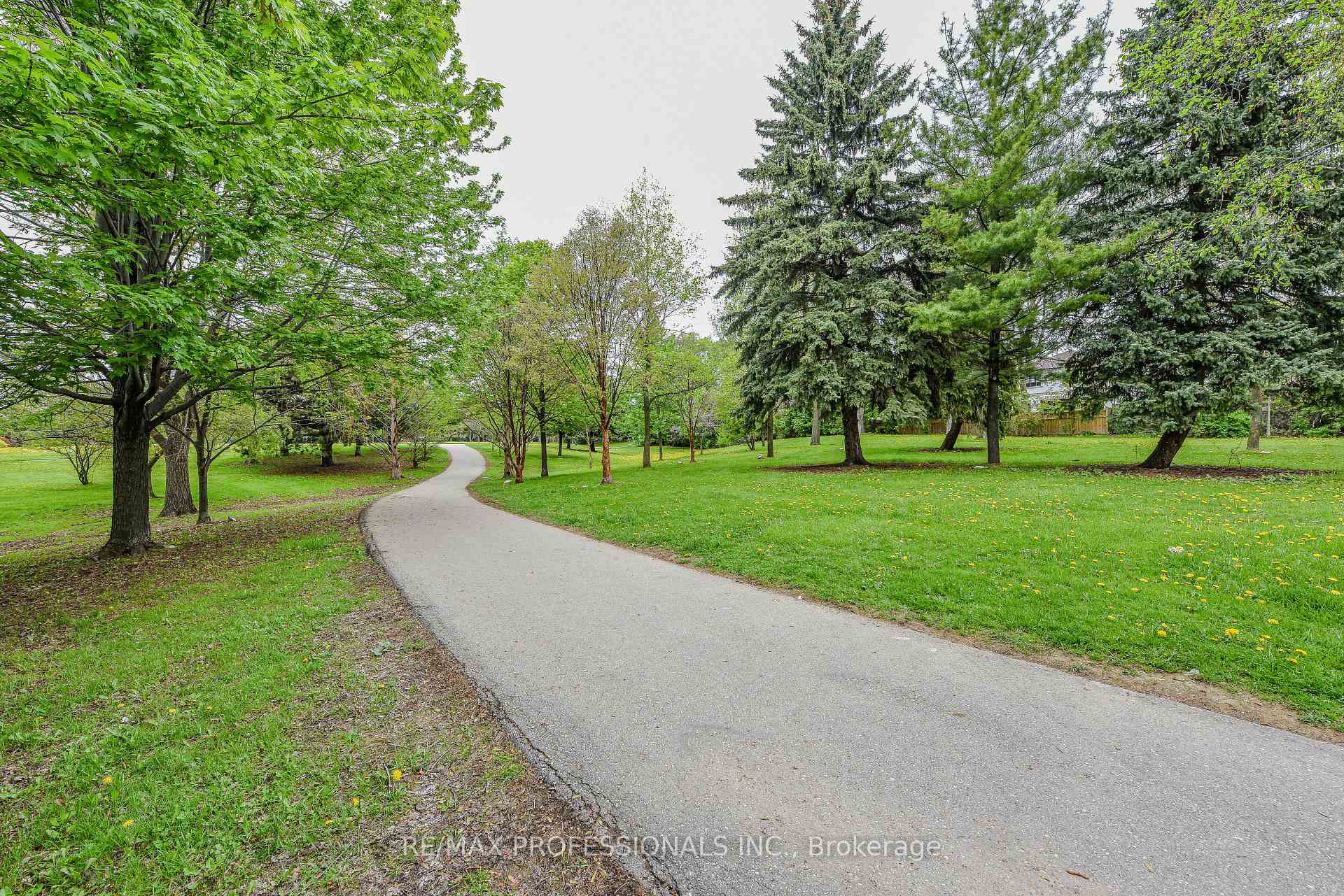 3 Bedrooms Condo at 362 The East Mall, Toronto For sale