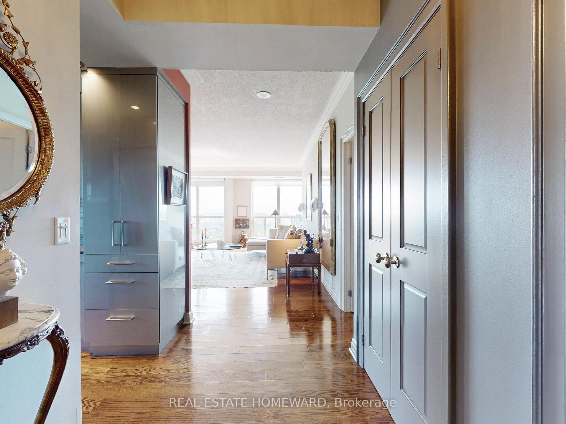 2 Bedrooms Condo at 8 Park, Toronto For sale