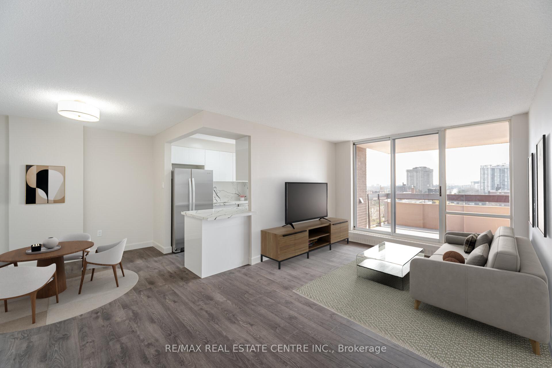 4 Bedrooms Condo at 1615 Bloor,  Mississauga For sale