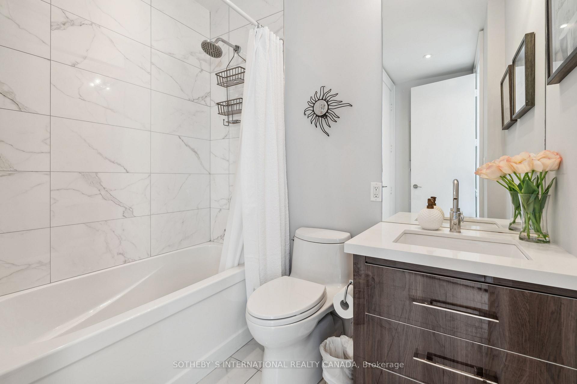 3 Bedrooms Condo at 39 Queens,  Toronto For sale