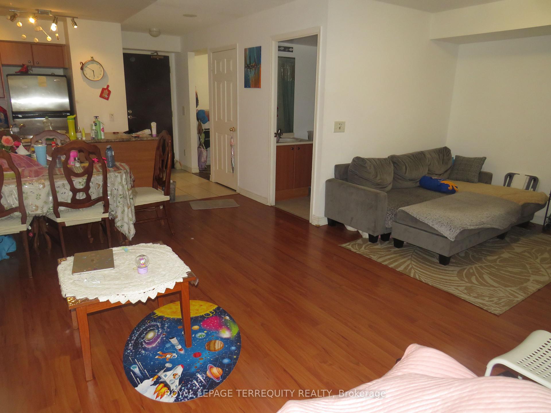 2 Bedrooms Condo at 30 Grand Trunk, Toronto For sale