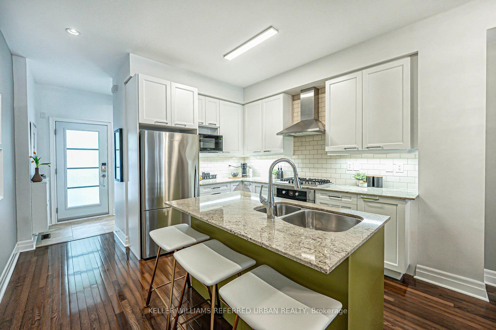 2 Bedrooms Condo at 67 Pleasant, Toronto For sale
