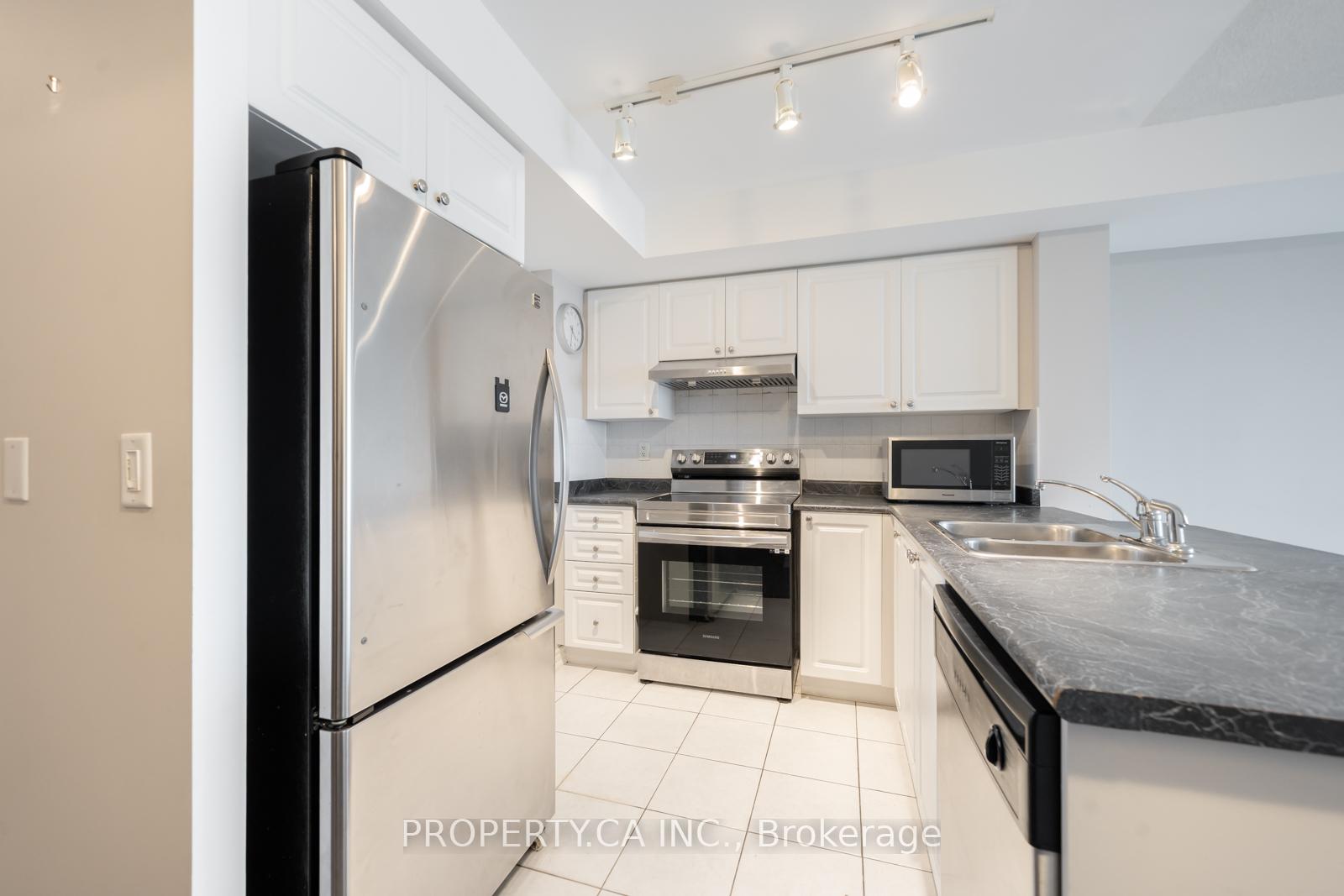 2 Bedrooms Condo at 33 Elm, Mississauga For sale