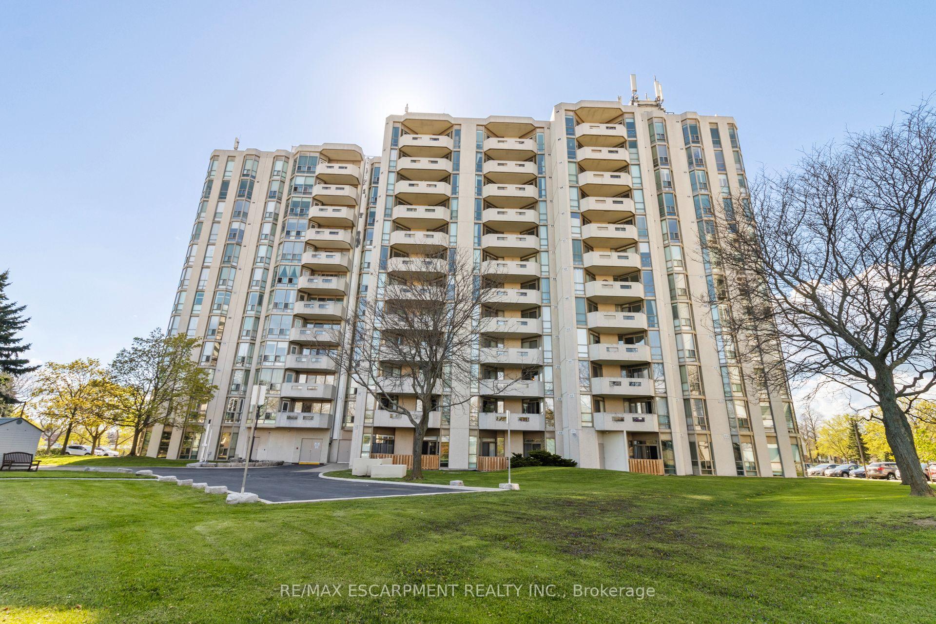 3 Bedrooms Condo at 5070 Pinedale, Burlington For sale