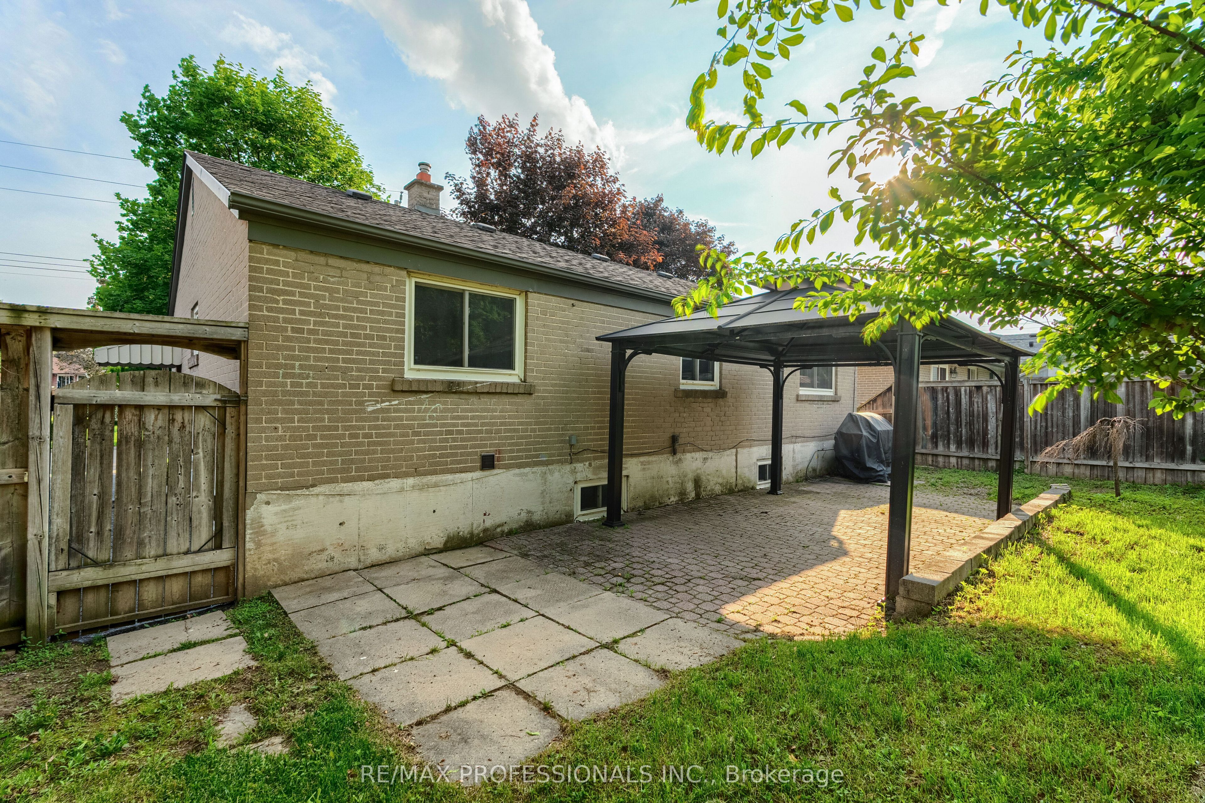 18 Weber Drive
