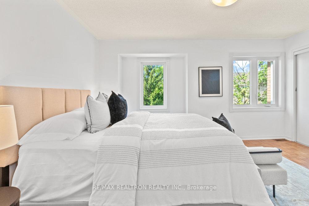 4 Bedrooms Condo at 31 Treeland, Toronto For sale