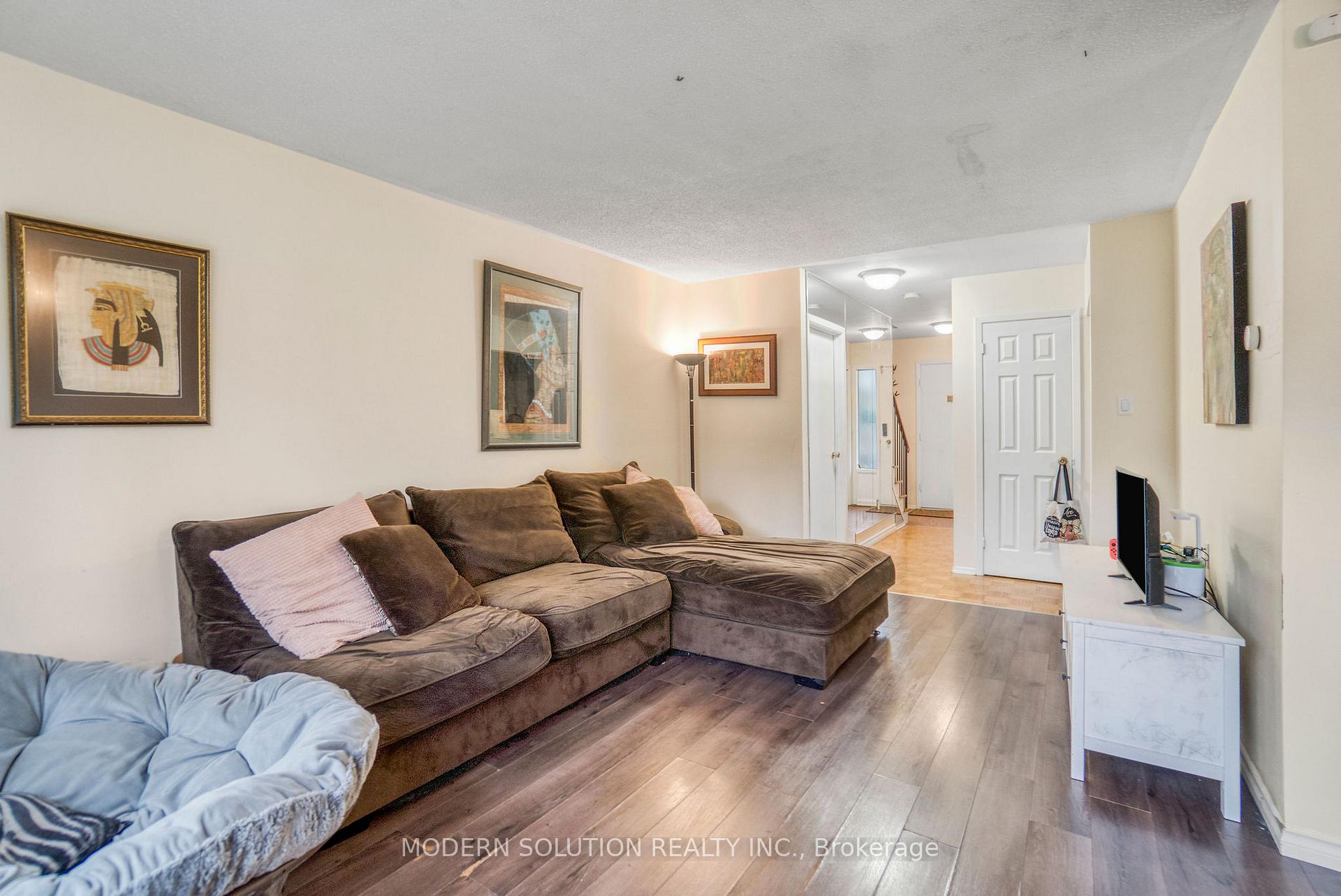3 Bedrooms Condo at 341 Military, Toronto For sale