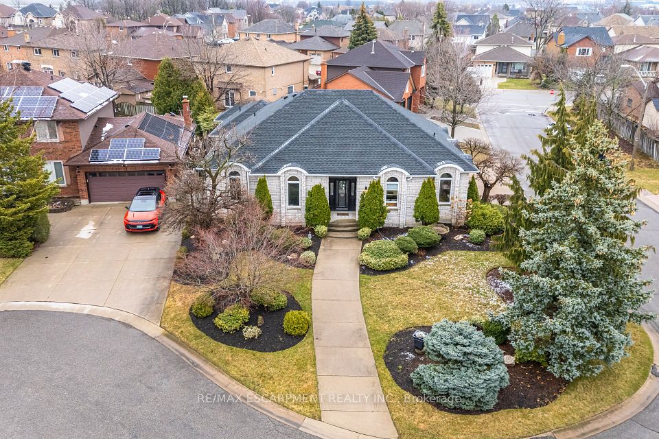 31 Ingrid Court, Hamilton, ON L8W 2V4