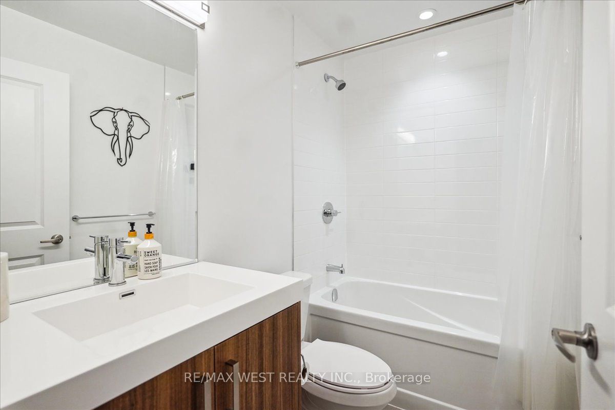 1010 Dundas Street E, #211