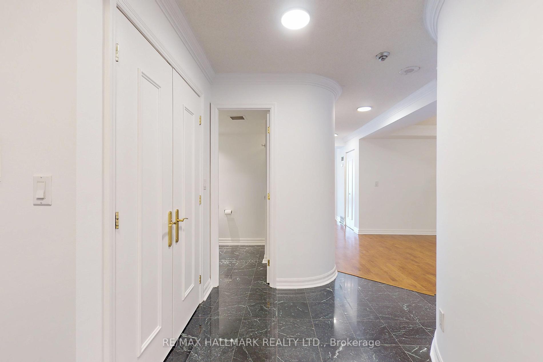 2 Bedrooms Condo at 2727 Yonge, Toronto For sale