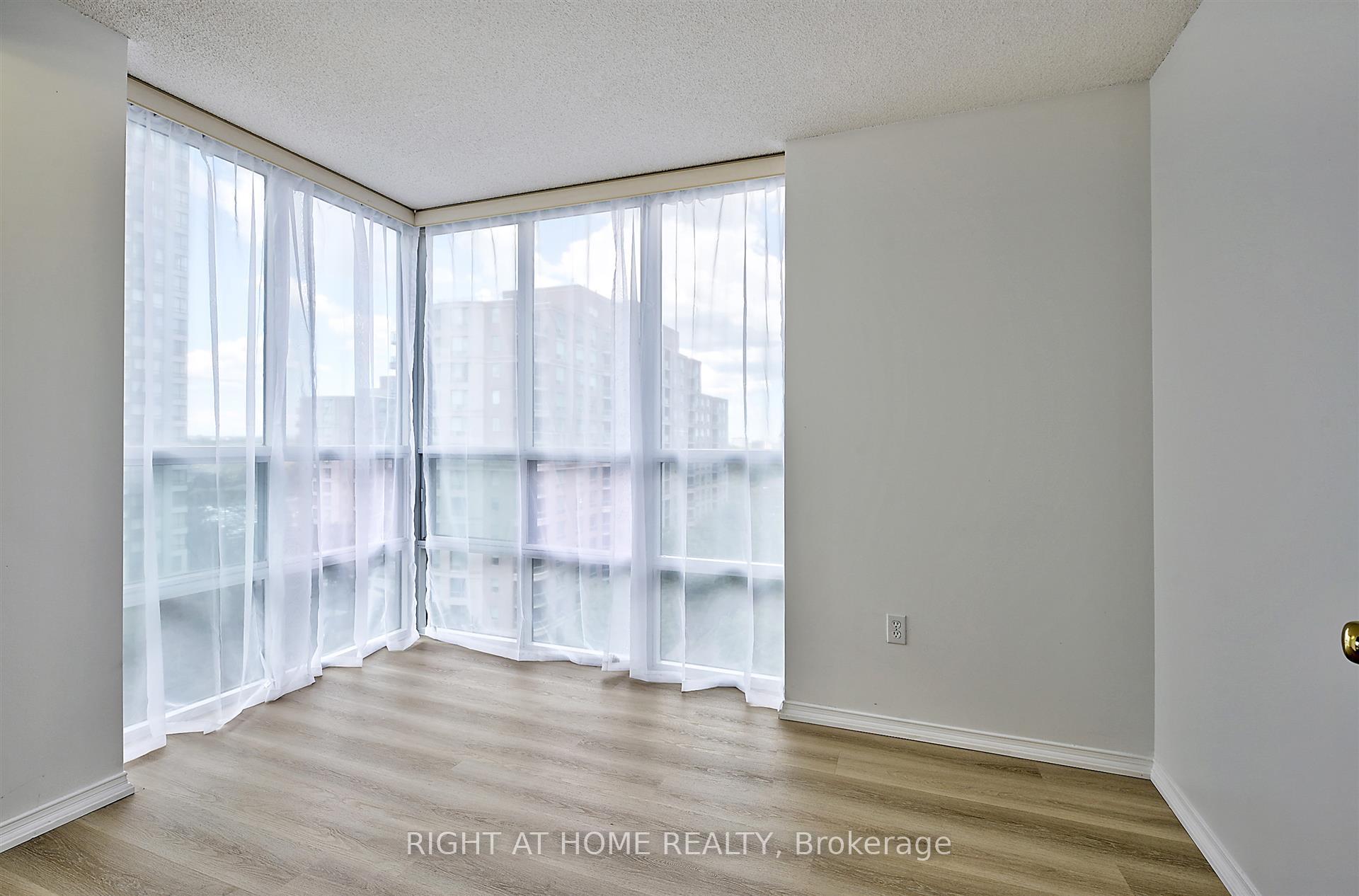 2 Bedrooms Condo at 1 Pemberton, Toronto For sale