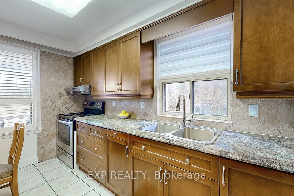 89 Nash Drive, Toronto, ON M3M 2L6