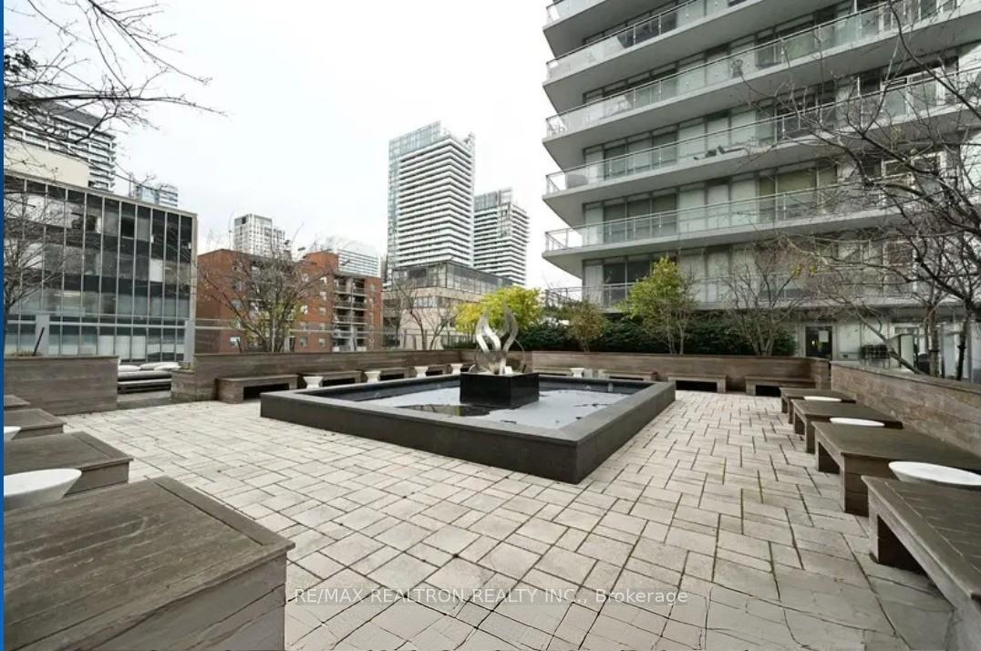 2 Bedrooms Condo at 89 Dunfield, Toronto For sale