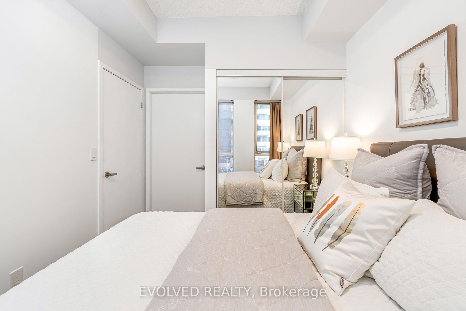 2 Bedrooms Condo at 55 Regent Park,  Toronto For sale