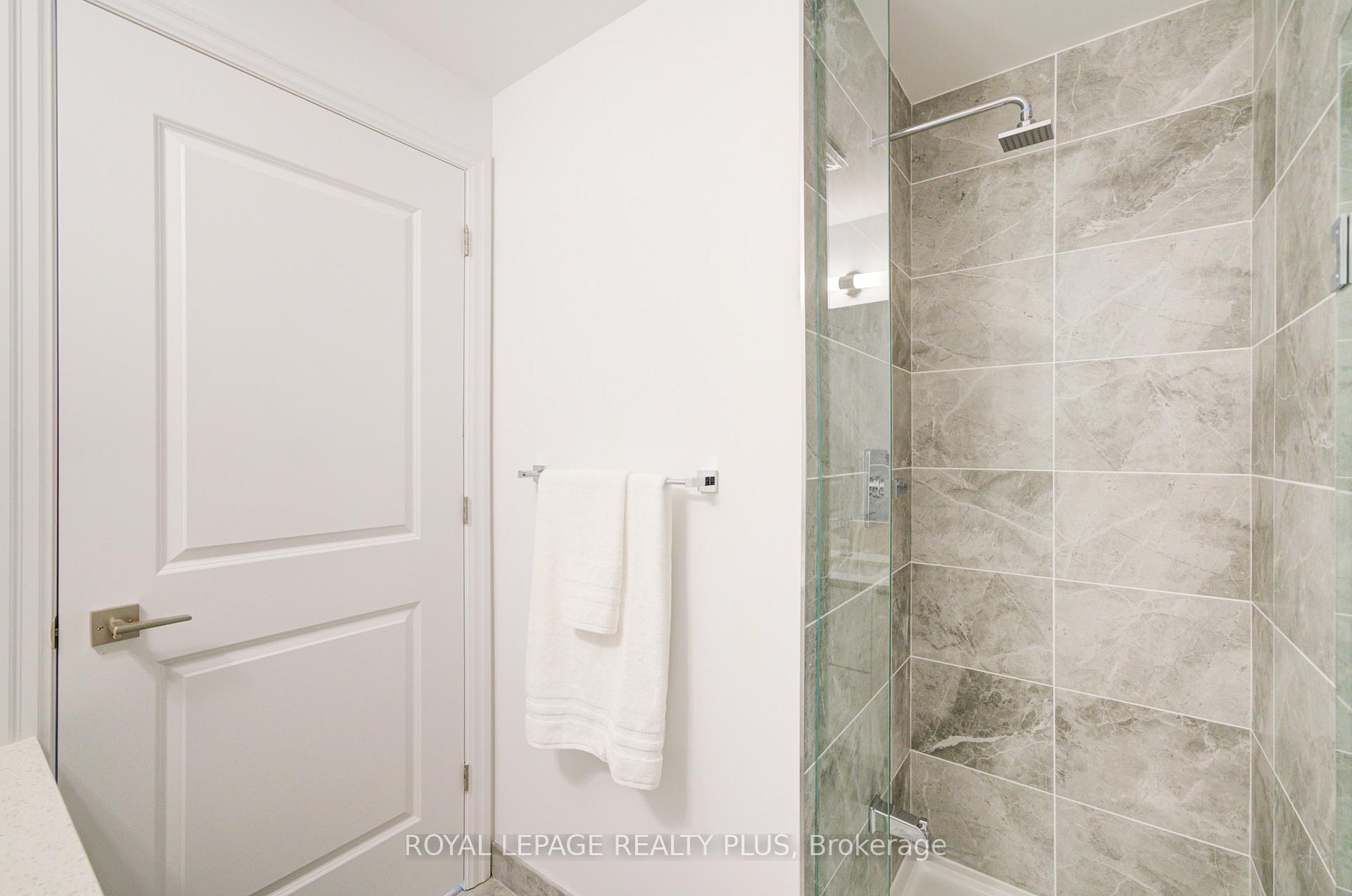 2 Bedrooms Condo at 30 Elm, Mississauga For sale