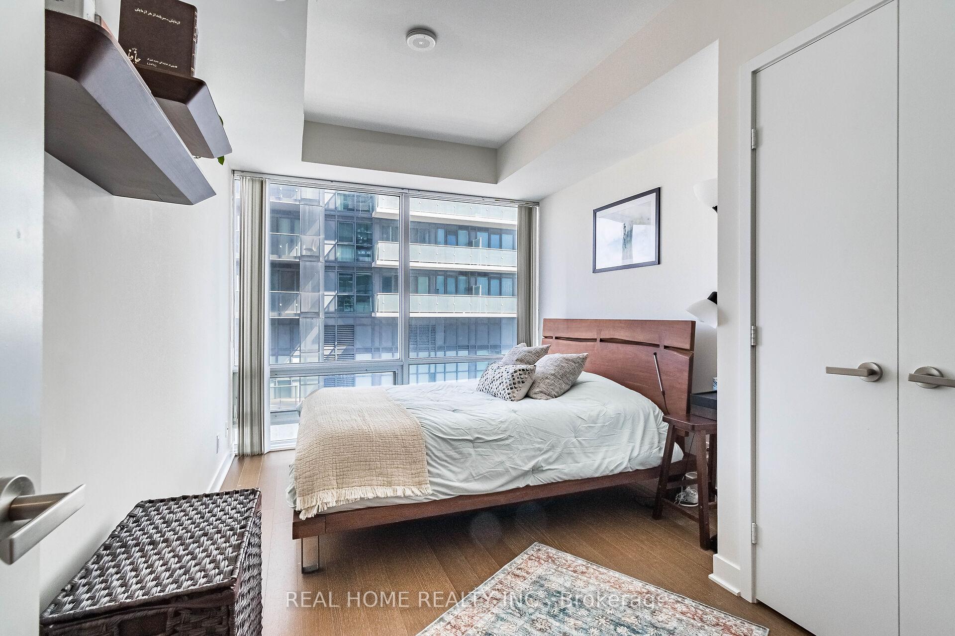 2 Bedrooms Condo at 15 Grenville,  Toronto For sale