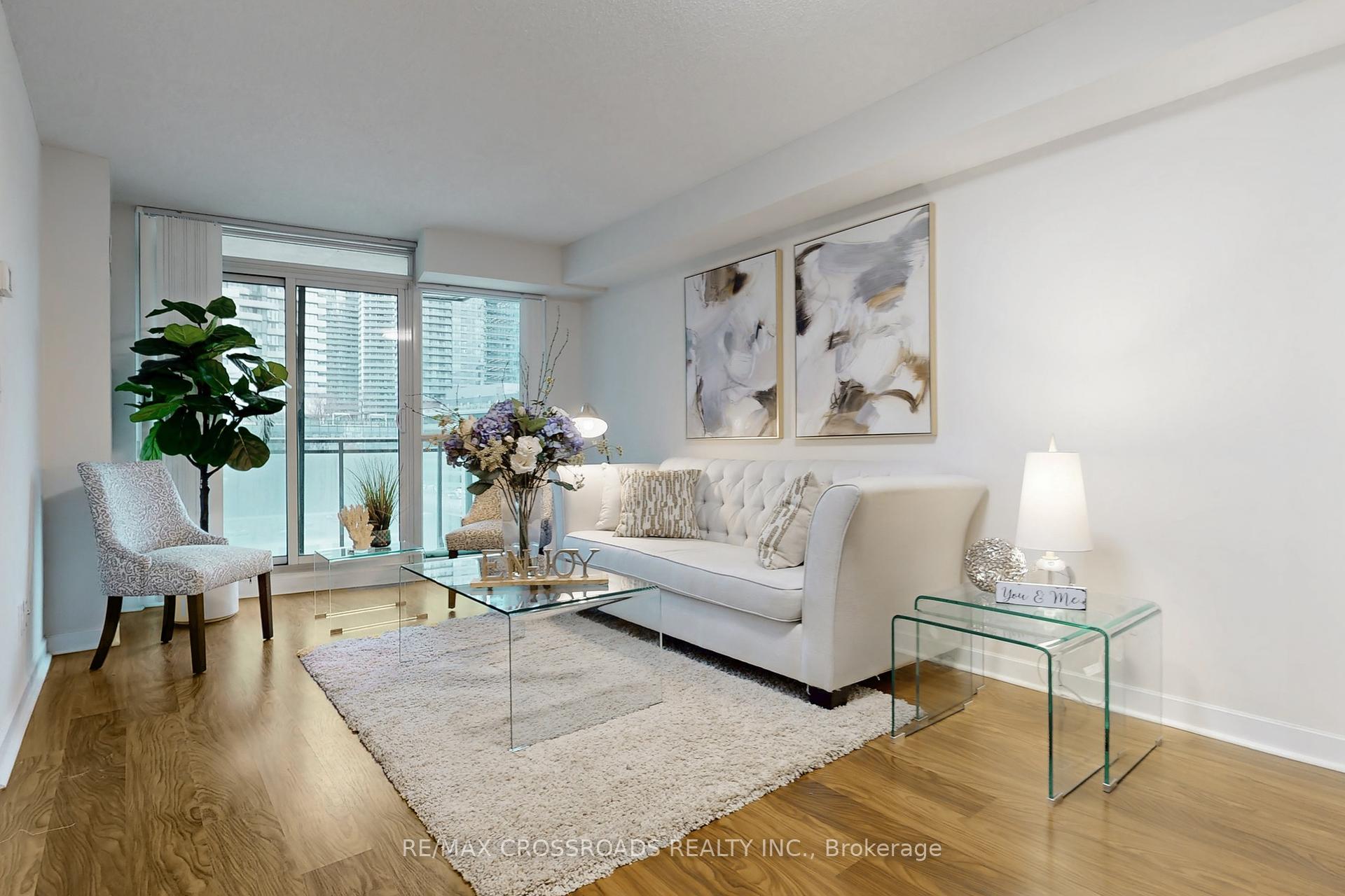 2 Bedrooms Condo at 33 Bay, Toronto For sale