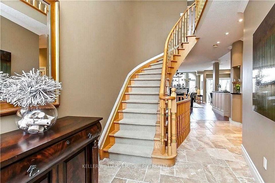 2113 Pinevalley Crescent, Oakville, ON L6H 6L8
