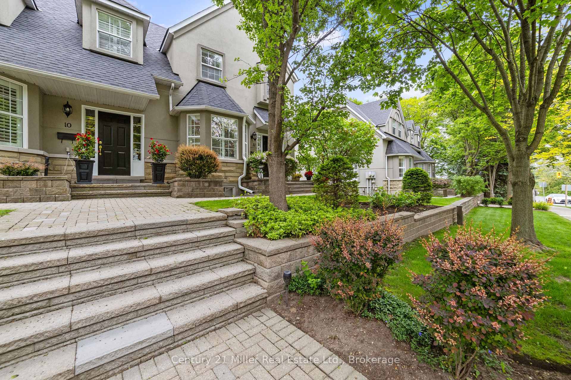 2 Bedrooms Condo at 1061 North Shore, Burlington For sale