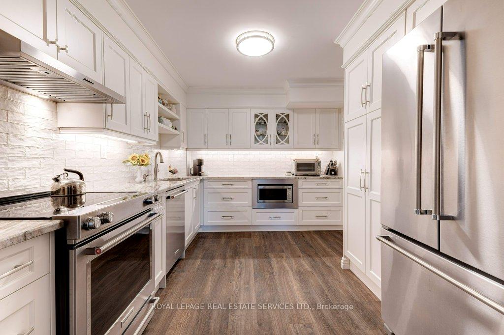 2 Bedrooms Condo at 221 Robinson,  Oakville For sale