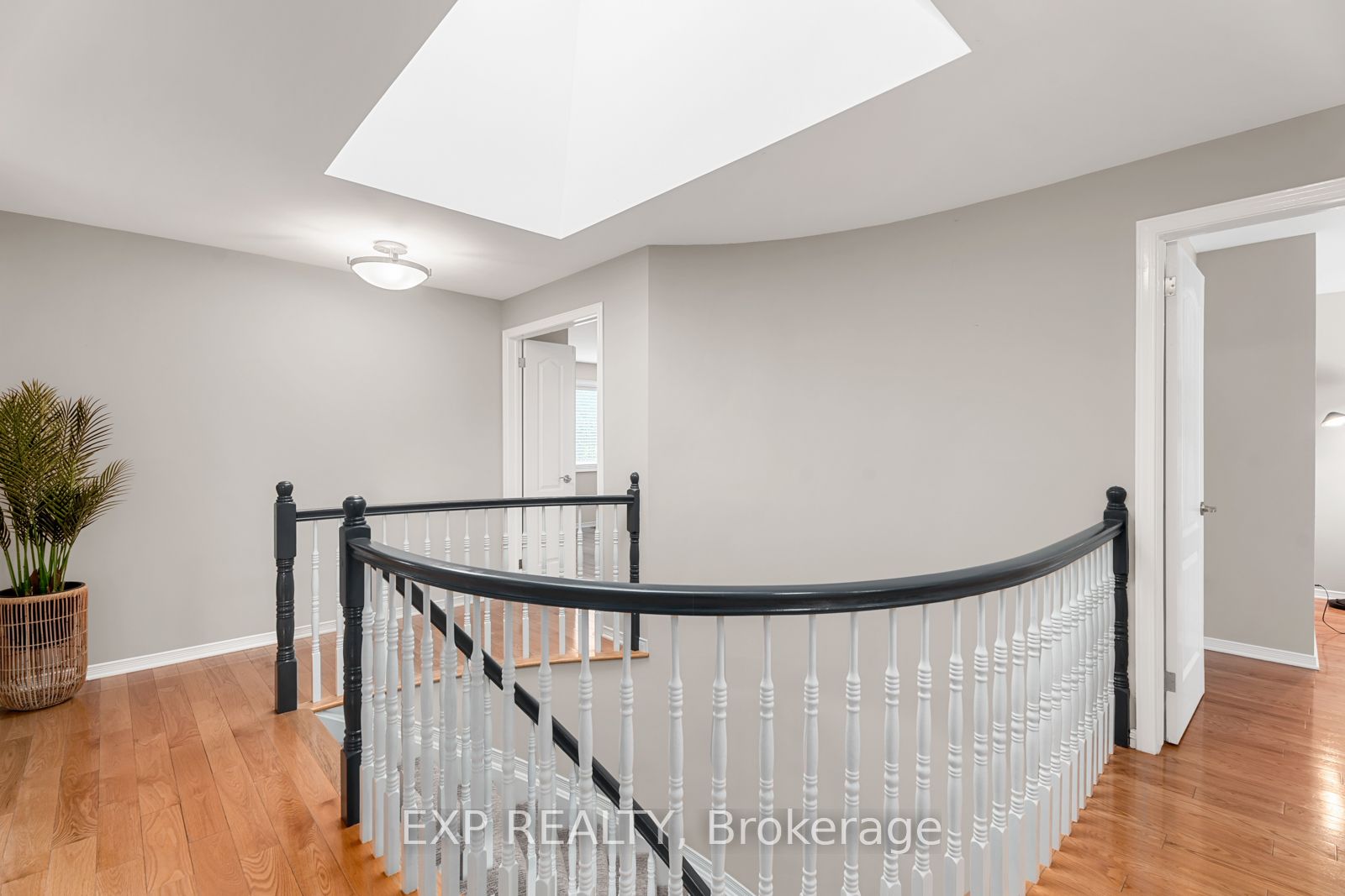 1822 Thornecrest Street, OrleansConventGlenandArea, ON K1C 6K9