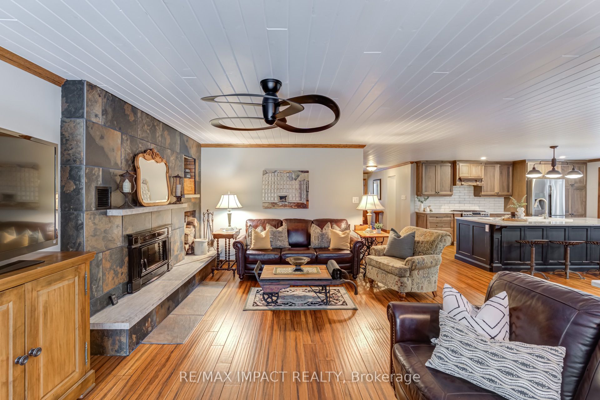 215 Raglan Road W
