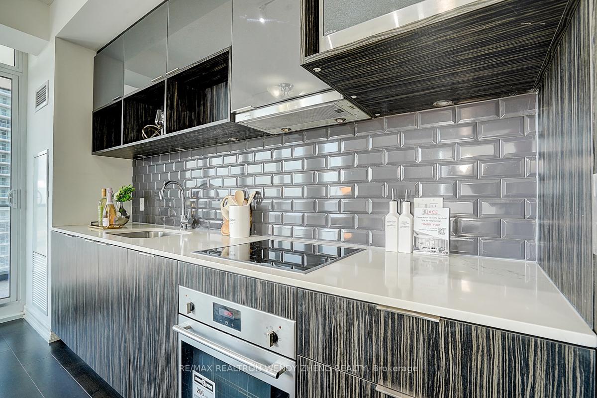 2 Bedrooms Condo at 52 Forest Manor, Toronto For sale
