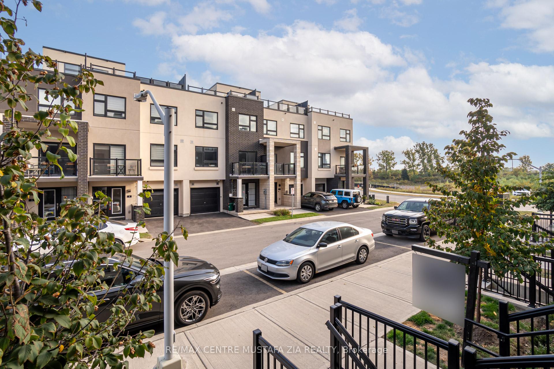 2 Bedrooms Condo at 1129 Cooke, Burlington For sale