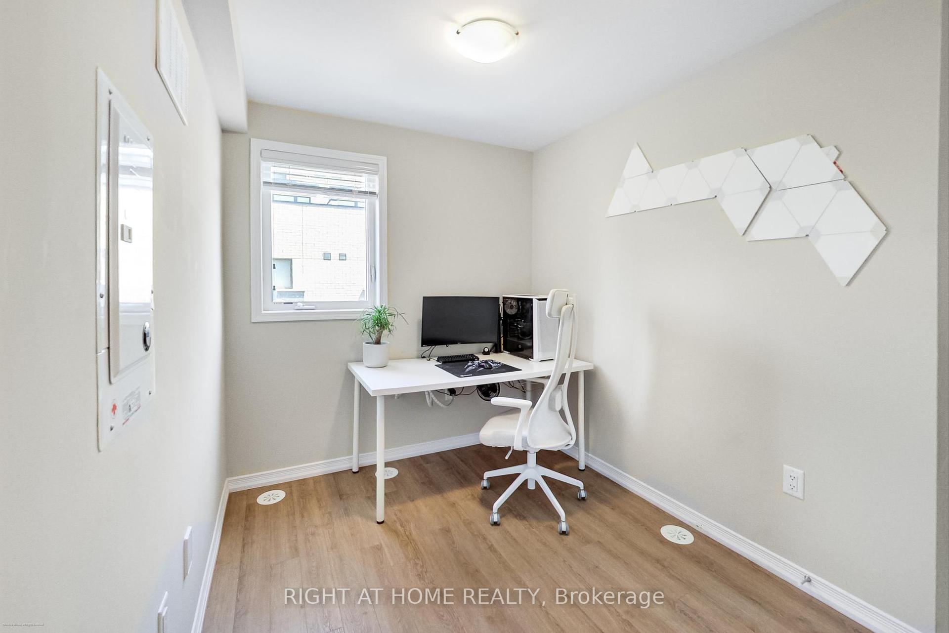 2 Bedrooms Condo at 30 Fieldway, Toronto For sale