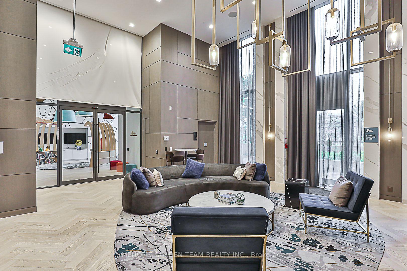 3 Bedrooms Condo at 15 Holmes, Toronto For sale