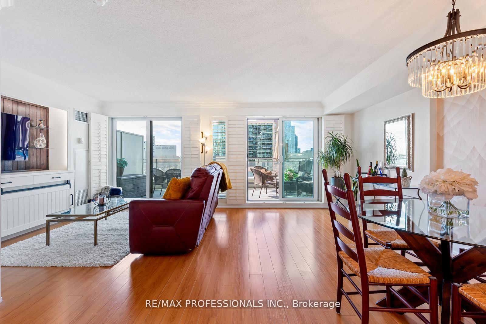2 Bedrooms Condo at 410 Queens,  Toronto For sale