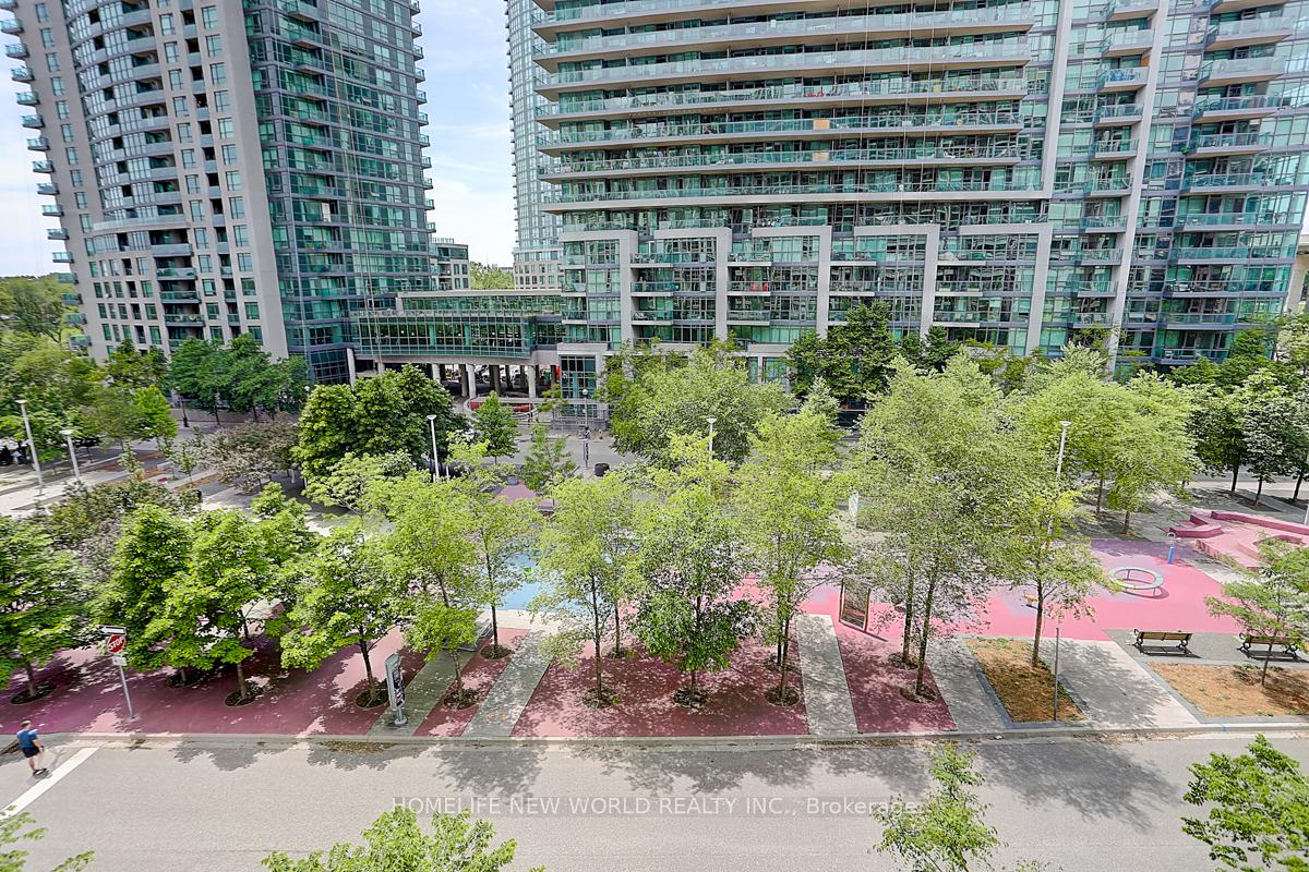 2 Bedrooms Condo at 35 Bastion,  Toronto For sale