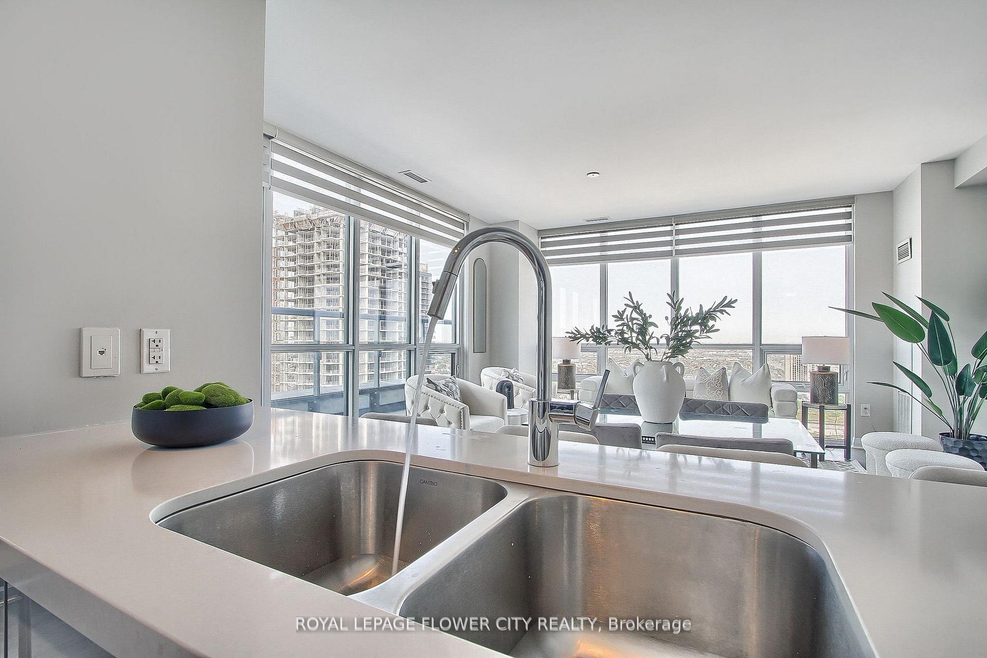 3 Bedrooms Condo at 5025 Four Springs, Mississauga For sale