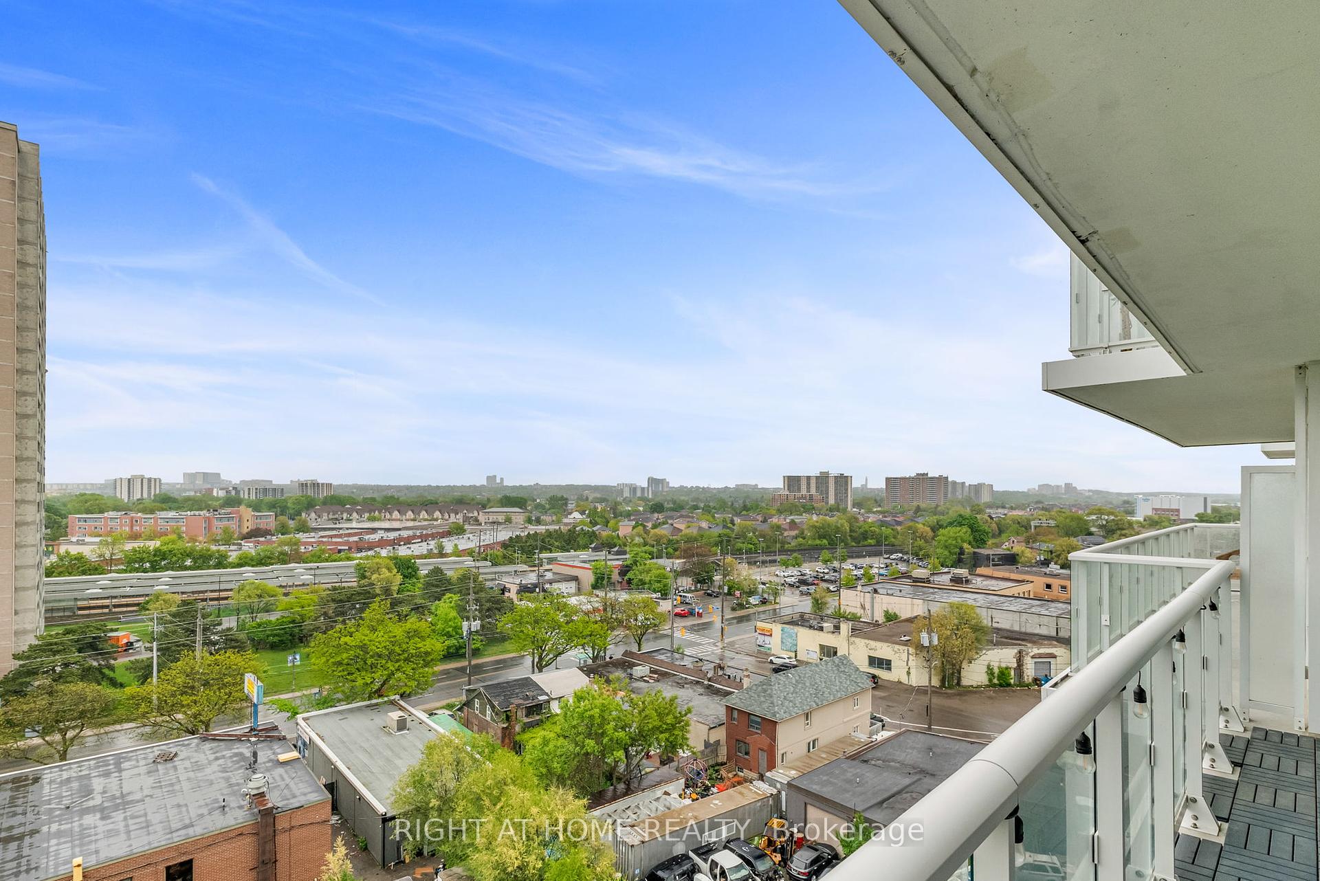2 Bedrooms Condo at 10 Wilby, Toronto For sale
