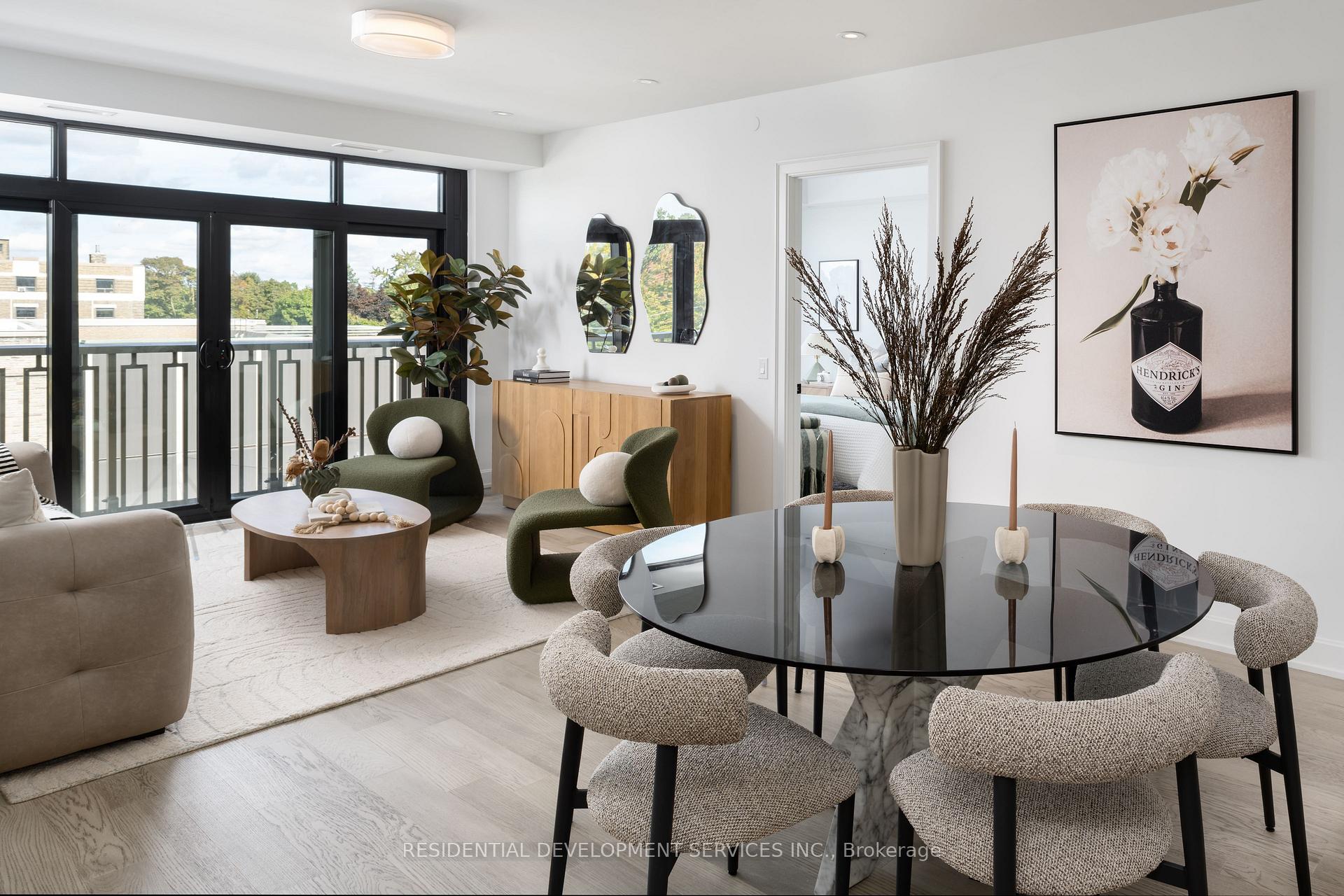2 Bedrooms Condo at 1 Strathgowan,  Toronto For sale