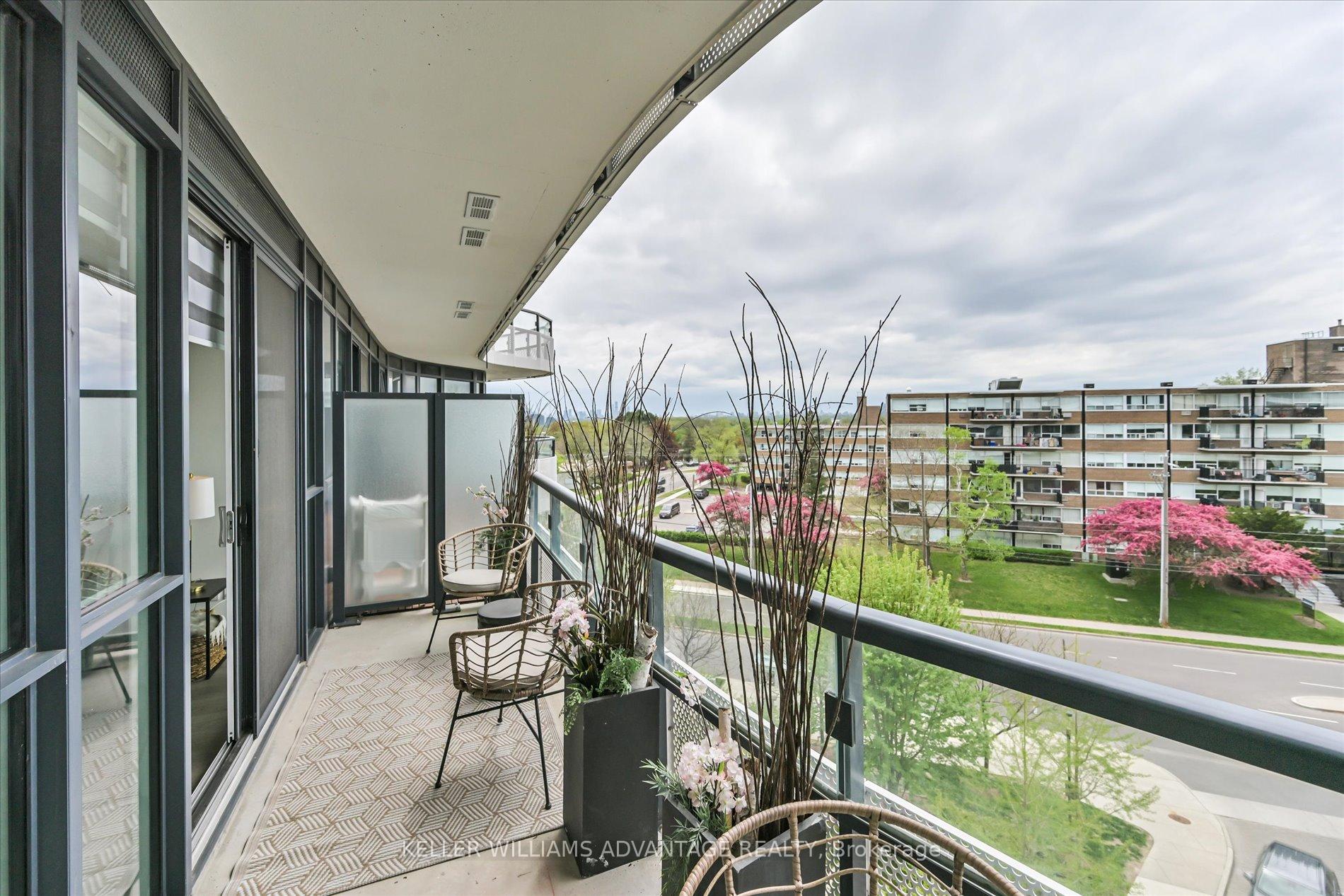 2 Bedrooms Condo at 99 The Donway, Toronto For sale