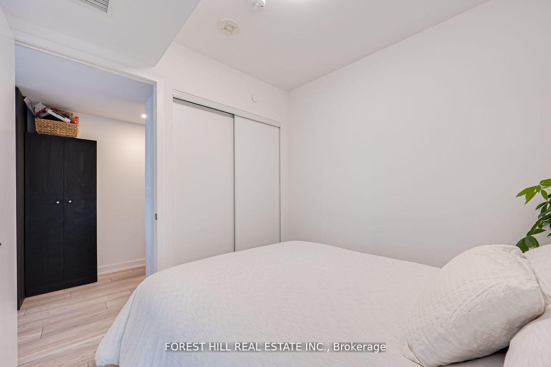 2 Bedrooms Condo at 8 Tippett, Toronto For sale