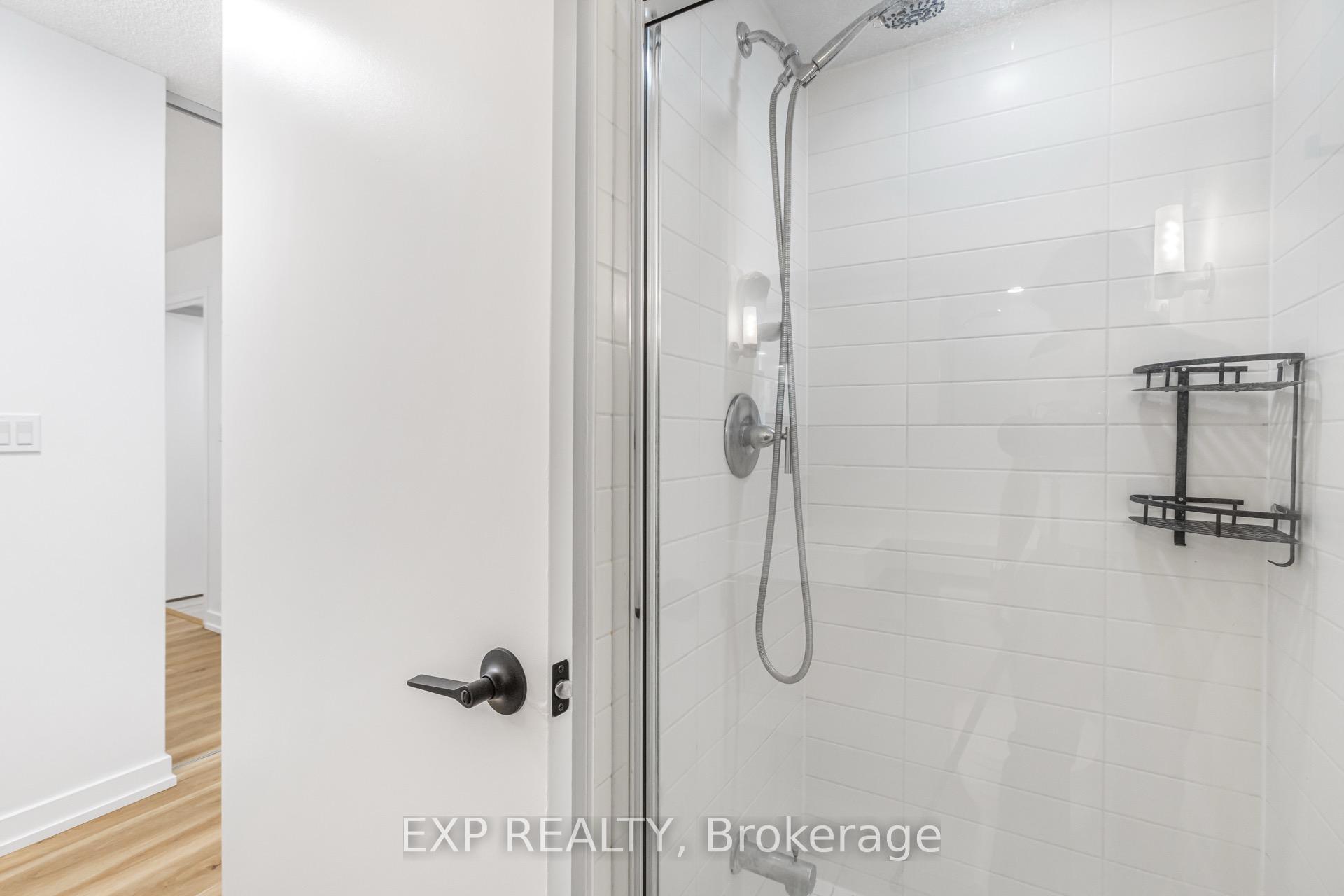 2 Bedrooms Condo at 4K Spadina, Toronto For sale