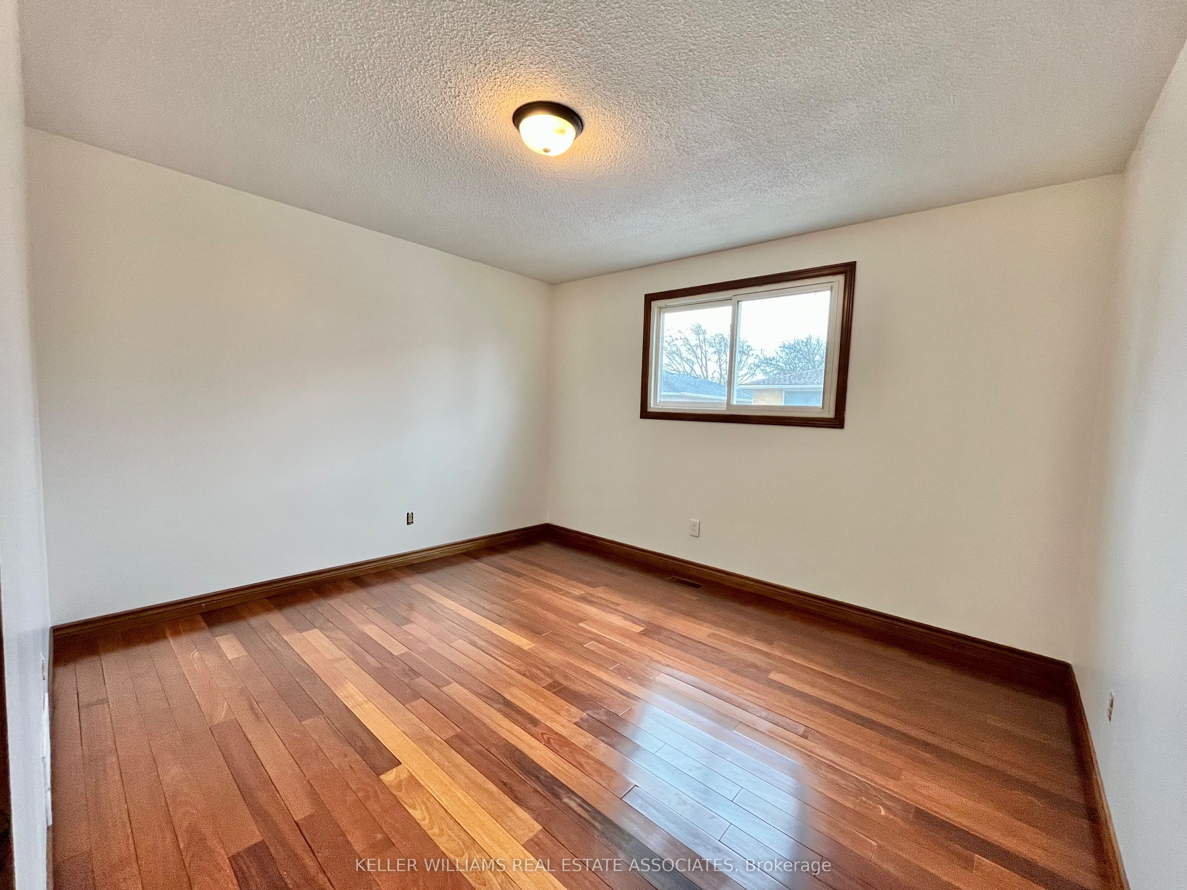 39 Lisgar Court, #Lower