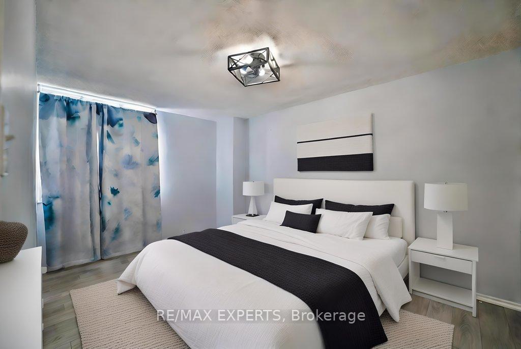 2 Bedrooms Condo at 551 The West Mall,  Toronto For sale