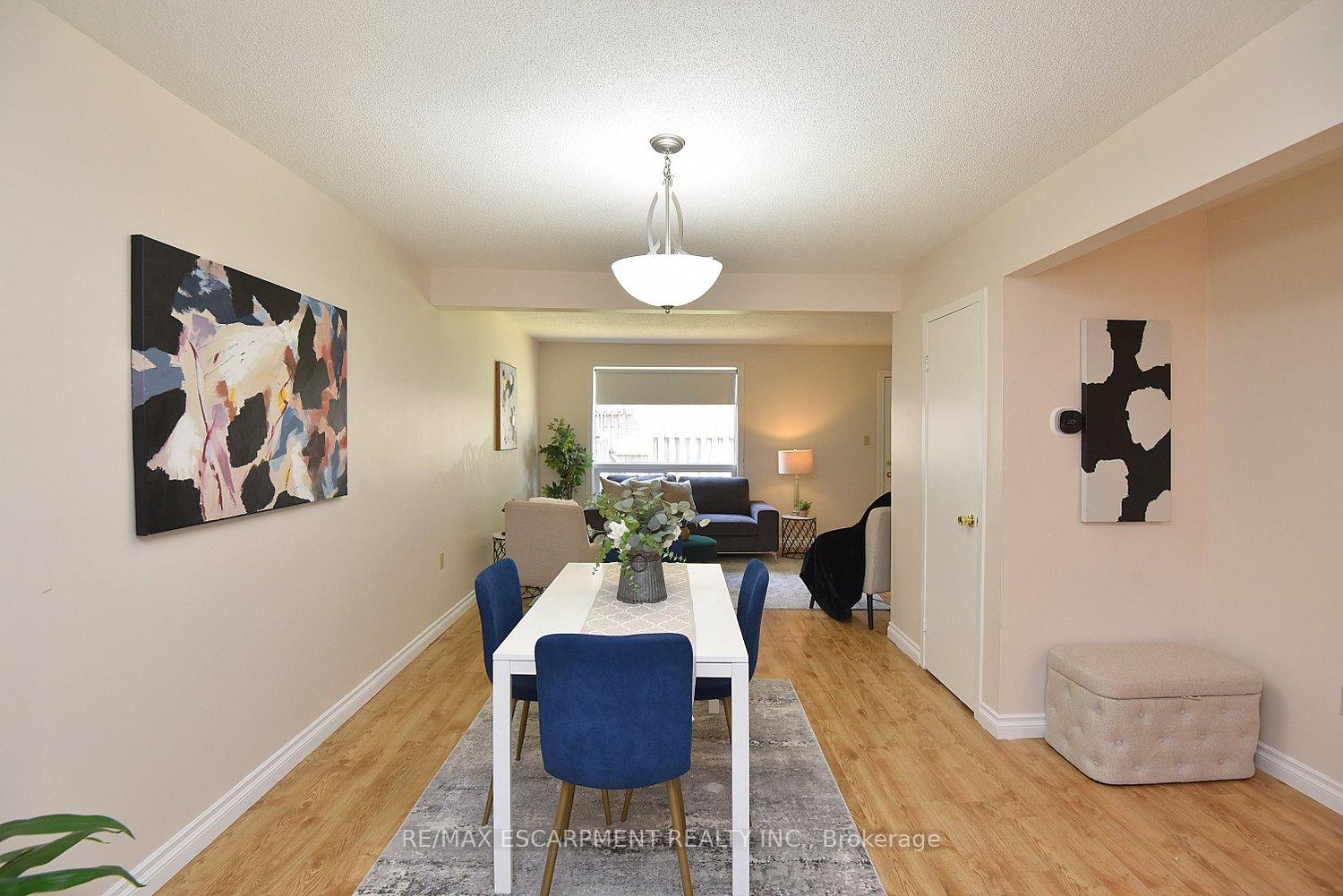 4 Bedrooms Condo at 250 Magnolia, Hamilton For sale