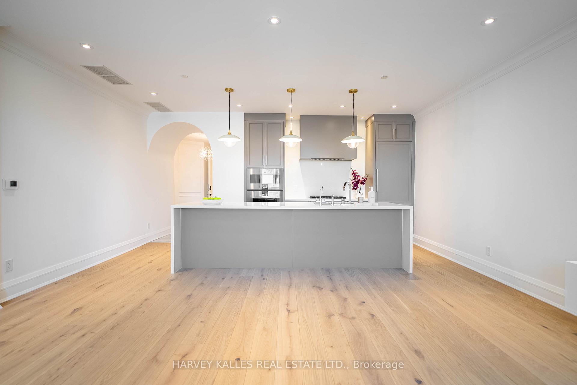 2010 Bathurst Street 2C