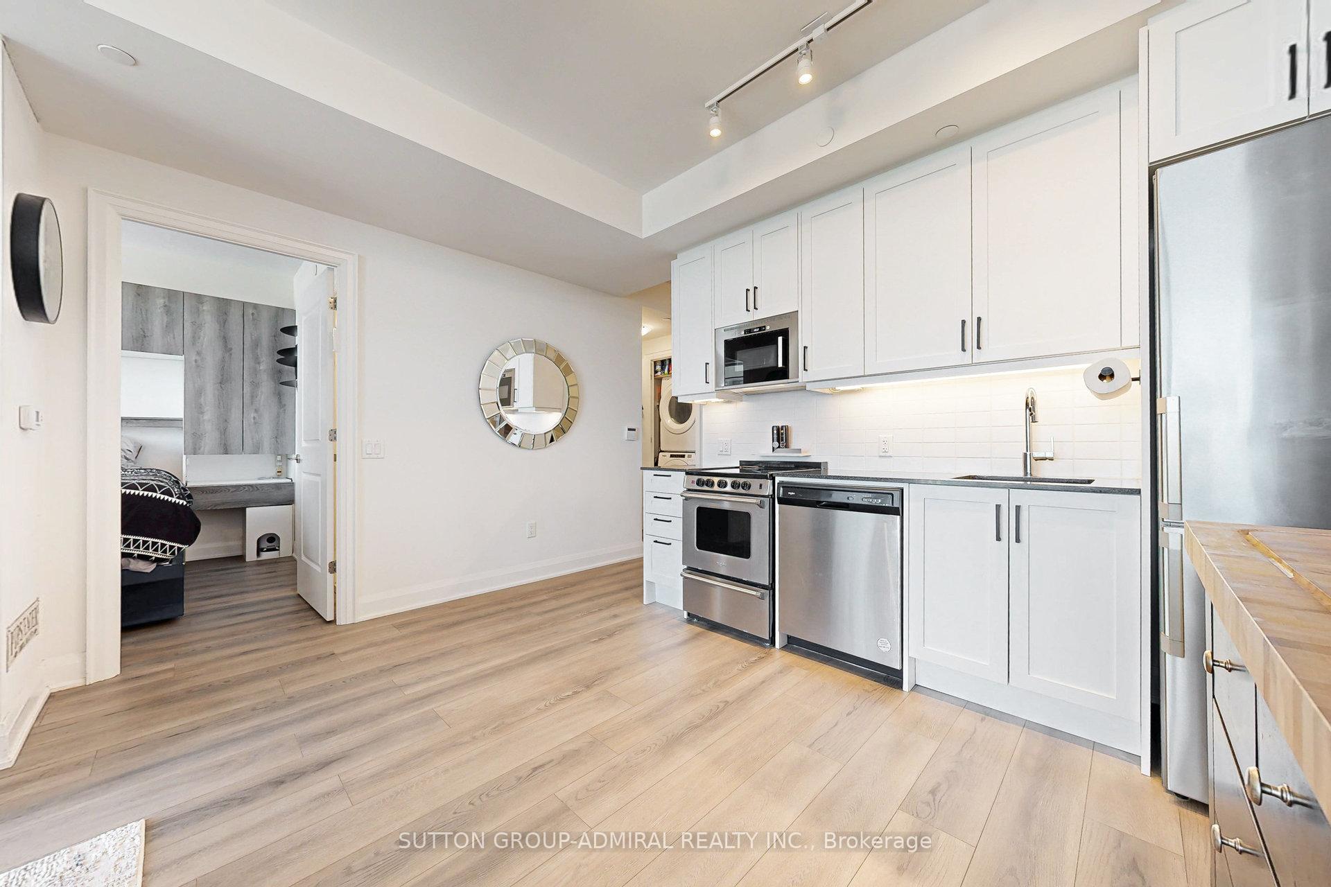 2 Bedrooms Condo at 20 Gatineau, Vaughan For sale