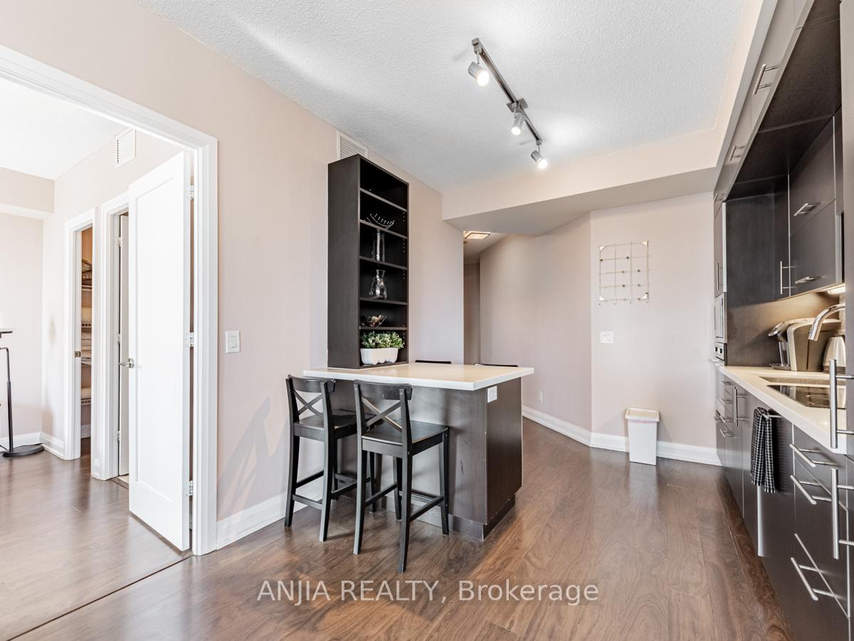 3 Bedrooms Condo at 2 Anndale,  Toronto For sale
