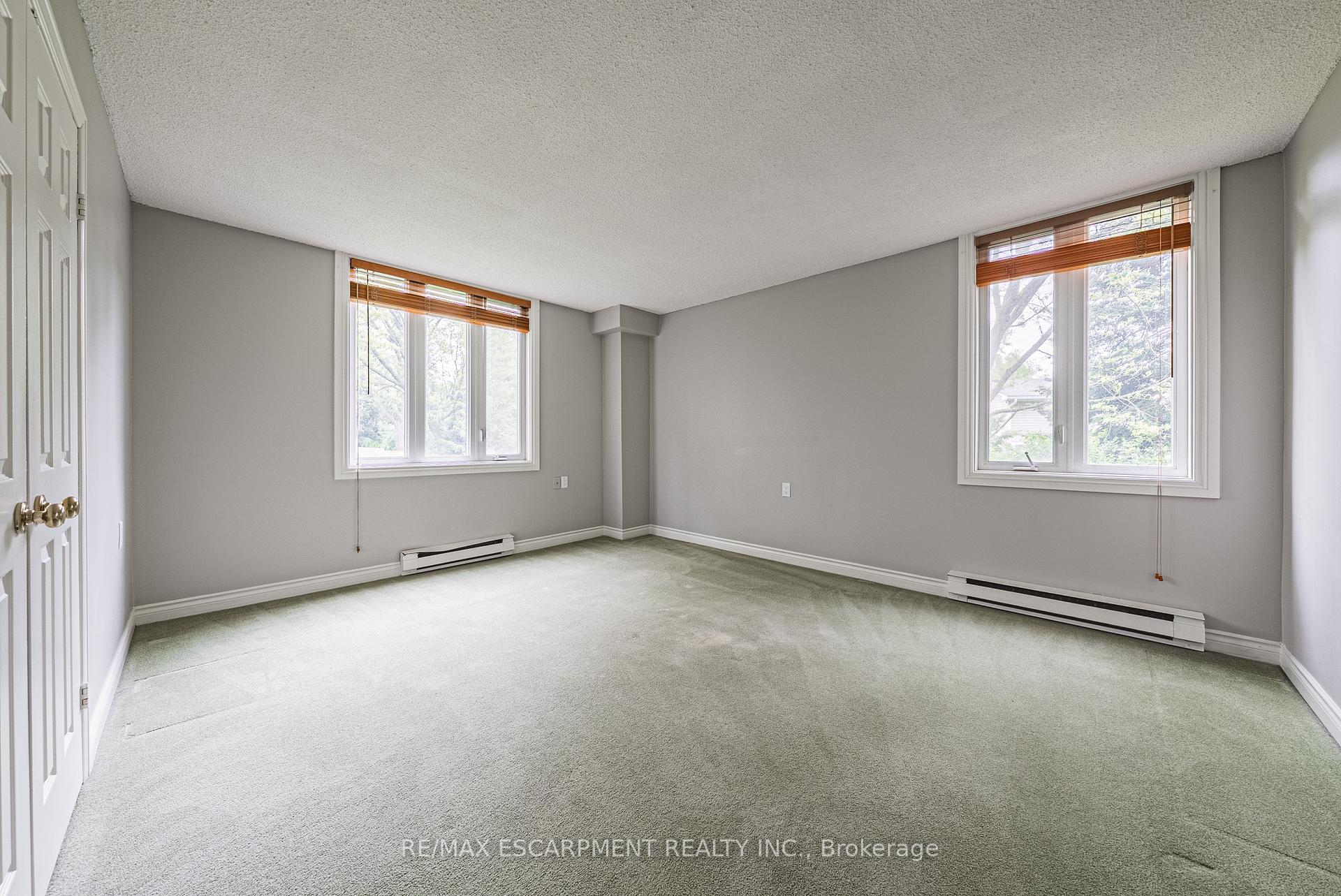 3 Bedrooms Condo at 150 WILSON, Hamilton For sale