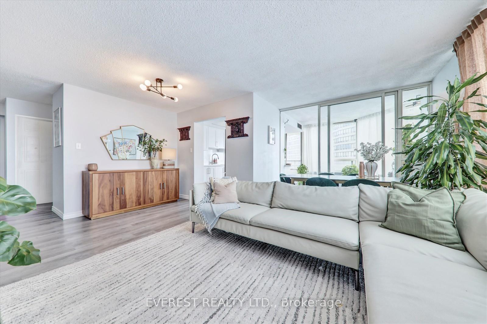 3 Bedrooms Condo at 3 Greystone Walk, Toronto For sale