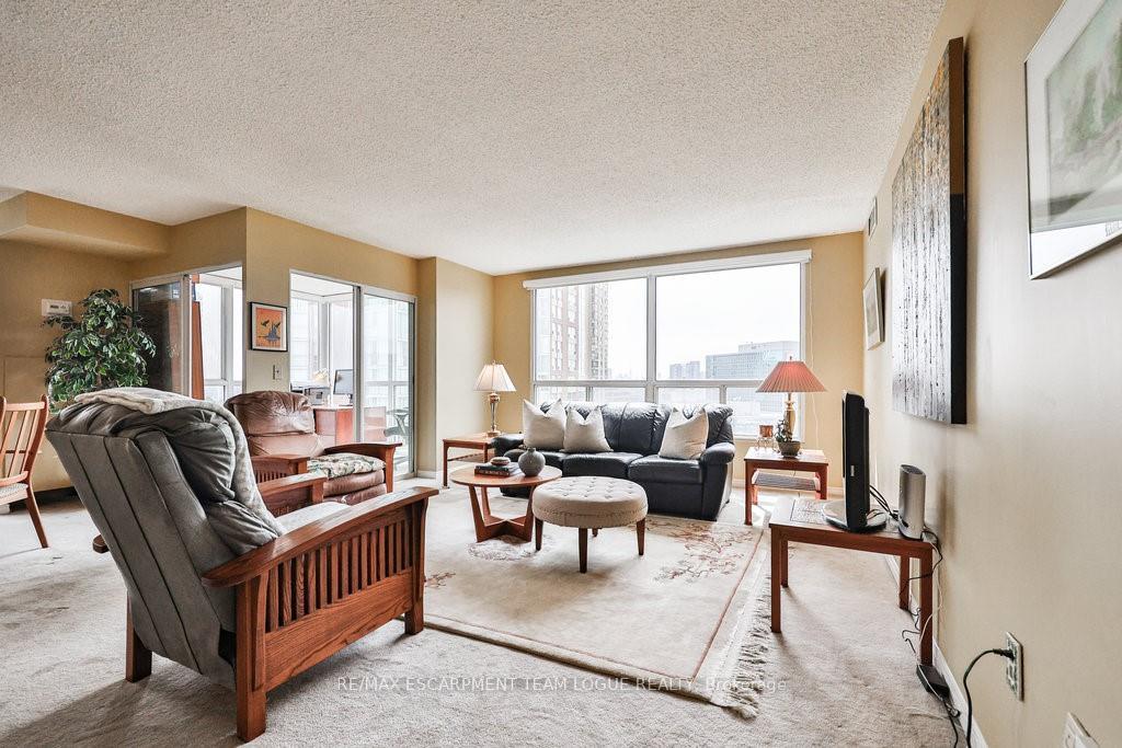 3 Bedrooms Condo at 7 Concorde, Toronto For sale